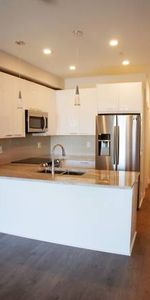 Modern 2B2B1P apartment in convenient Langley City center - Photo 3