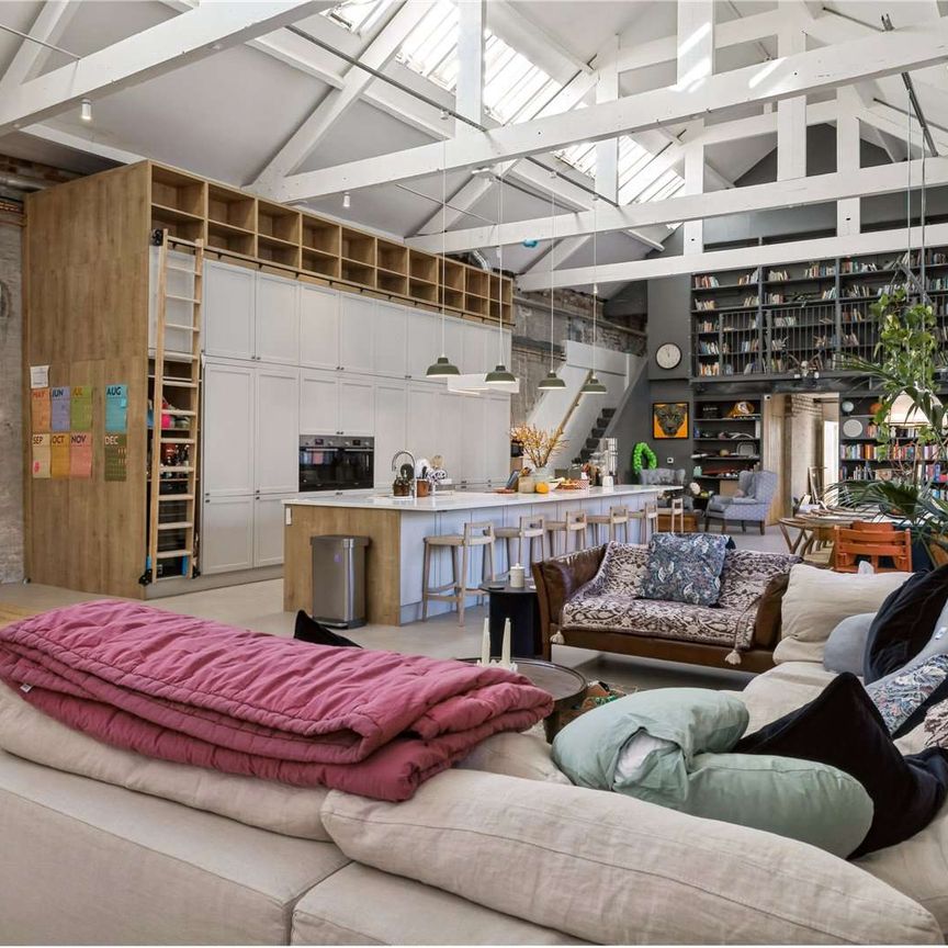A unique 3,500 sq ft penthouse in a Grade II listed Victorian factory conversion, combining modern open-plan living with original industrial character. - Photo 1