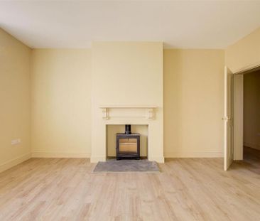5 bedroom detached house to rent - Photo 2