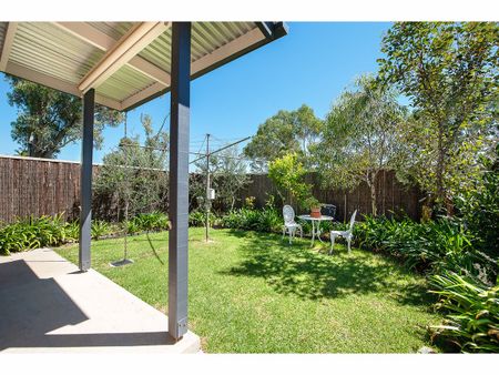 Quiet Two Bedroom Home - Photo 5