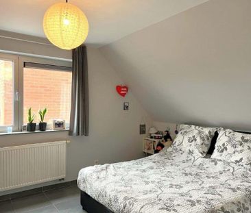 Duplex-appartement met 2 slaapkamers, balkon en garage. - Foto 3