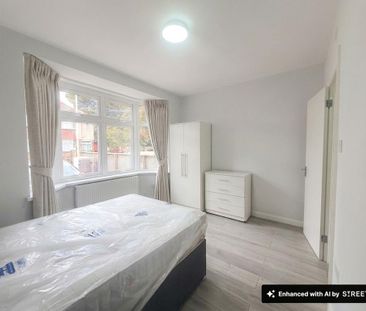 1 bedroom in a house share to rent - Photo 2