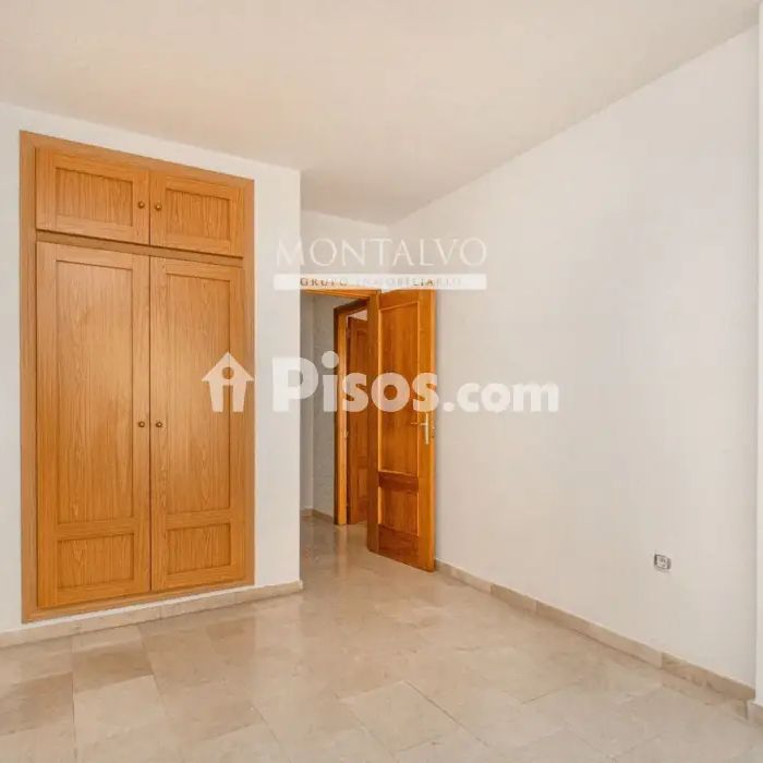 Casa adosada en alquiler en Calle del Médico Rafael Moreno Peregrín, 8 - Photo 1