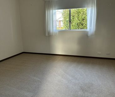 Spacious Two Bedroom Townhouse - Photo 5