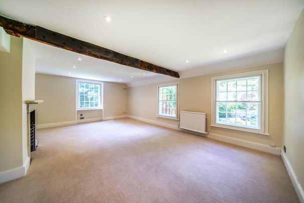 5 bedroom detached house to rent - Photo 1