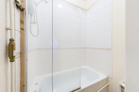 1 bedroom Flat To Let - Photo 3