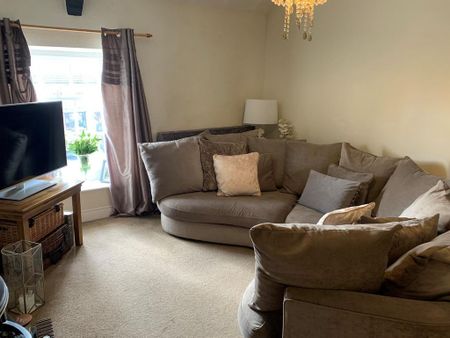 2 bedroom flat to rent - Photo 2