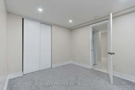 Detached Home For Lease | N9253934 - Photo 4