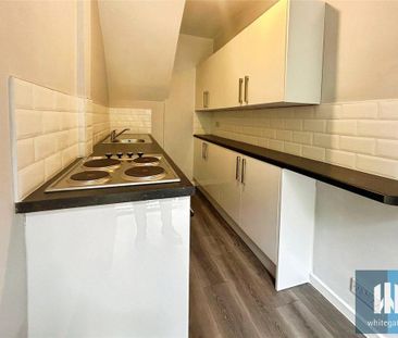 2 bedroom terraced house to rent - Photo 2