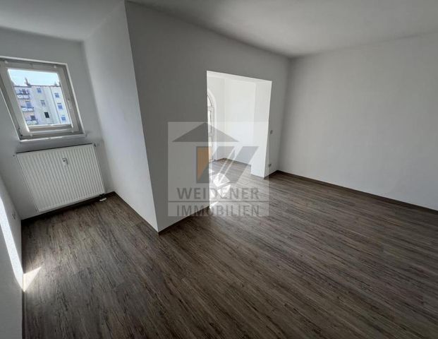 Mit Wintergarten! 3-Raum Wohnung mit Wanne, Balkon und Mietergarten in Gera-Debschwitz! - Photo 1