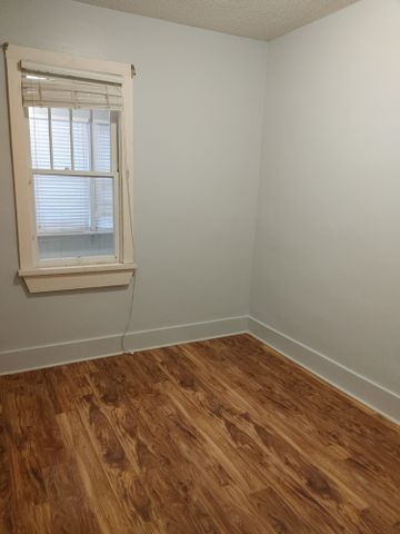 2075 WINNIPEG 3 BEDROOM HOUSE - Photo 2