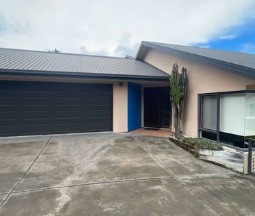 Stunning 4-Bedroom, 2 Bathroom Home with Sea Views - Whangarei Head... - Photo 3