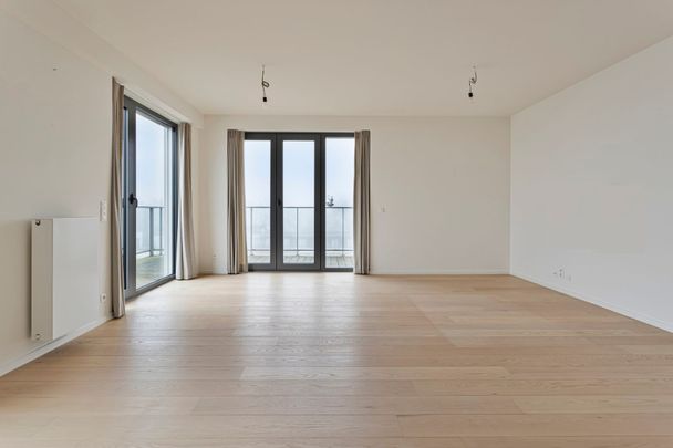 Ruim twee-slaapkamer appartement met panoramisch zicht - Photo 1