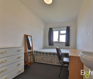 6 bedroom terraced house to rent - Photo 4