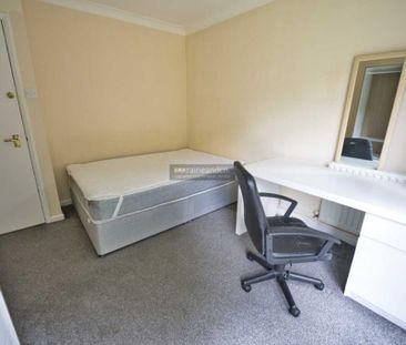 3 bedroom flat to rent - Photo 2