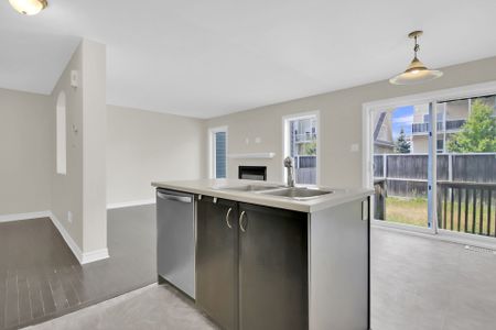 For Lease - 418 Temiskaming Crescent, Barrhaven, Ontario - Photo 2