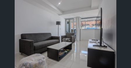 Two-storey apartment with one bedroom and study - Photo 3