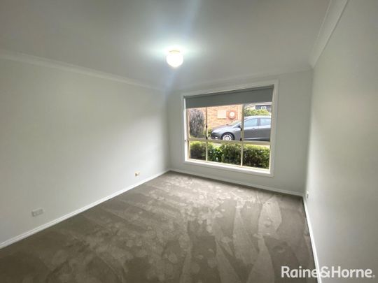 Freshly painted Villa in leafy West Orange - including white goods - Photo 1