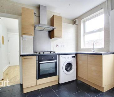 5 bedroom end of terrace house to rent - Photo 1