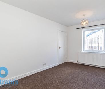 3 bed Flat for Rent - Photo 3
