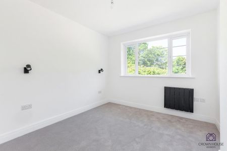 3 bedroom flat to rent - Photo 2