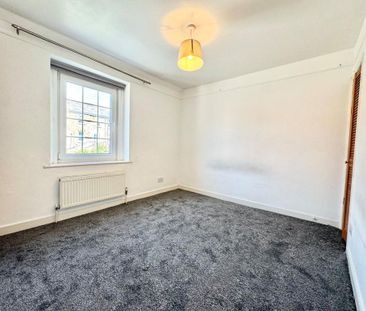 2 bedroom end of terrace house to rent - Photo 2