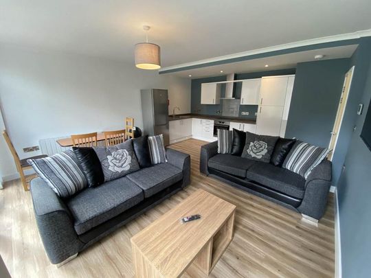 3 bedroom flat to rent - Photo 1