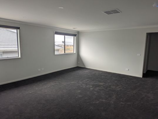 Maddingley - Photo 1