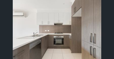 Charming Townhouse in Prime Deer Park Location - Photo 3