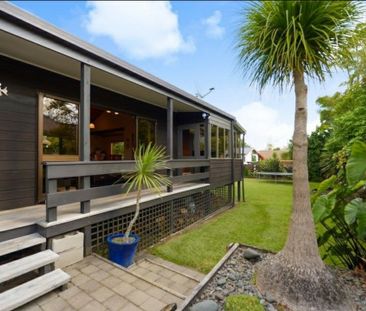 Featuring three large bedrooms, master with it's own WIR and En-suite. - Photo 1