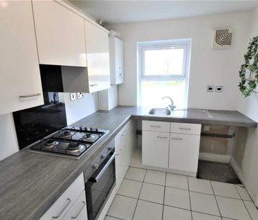 2 bedroom end of terrace house to rent - Photo 2