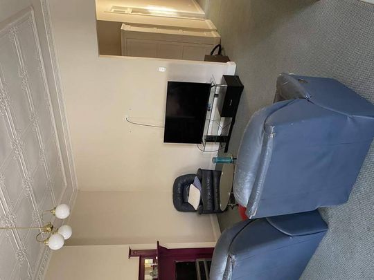 Central 3 Bedroom Home - Photo 1