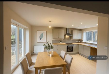 3 bedroom detached house to rent - Photo 5