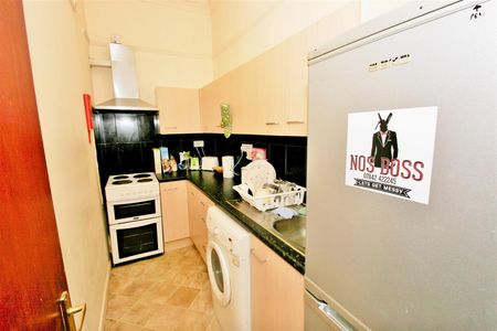 3 Bed Flat, Hyde Park Road, LS6 - Photo 4