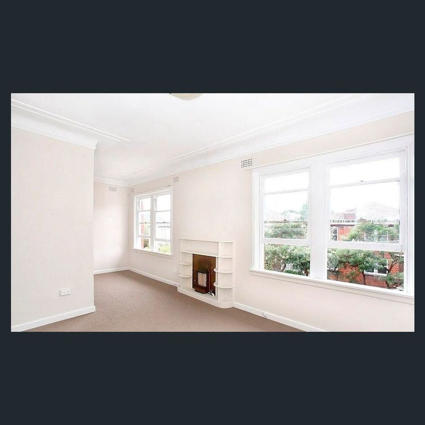 Spacious 2-Bedroom Apartment in Prime Location - Photo 1