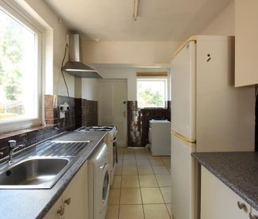 4 bedroom semi-detached house to rent - Photo 5