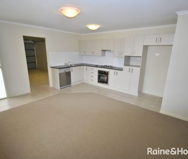 Stylish & Easy-Care Home with Outdoor Entertaining - Photo 2