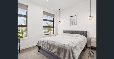 QUALITY HOME WITH FANTASTIC NEIGHBOURHOOD - Photo 5