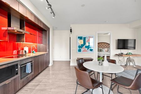 Front Street West - Photo 4