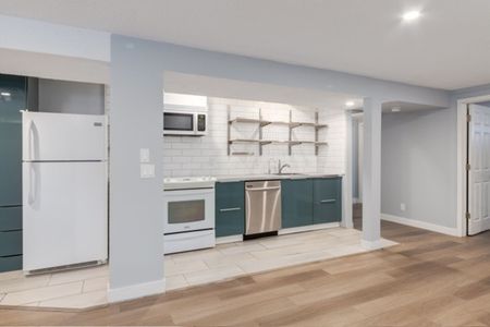 Spacious 2-Bedroom Basement Suite for Rent in Calgary - Photo 4