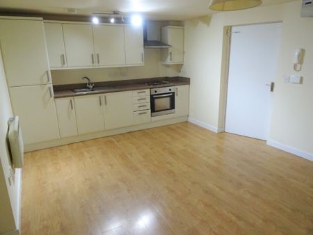 1 Bed Unfurnished Apartment - Photo 2