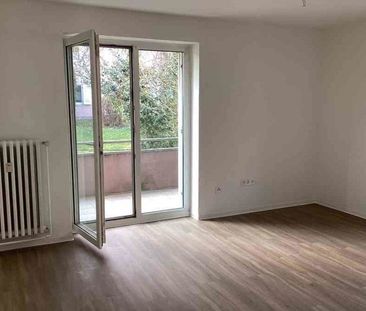 Endlich Zuhause: Frisch Sanierte, zentrale 2-Zimmer-Wohnung - Photo 2