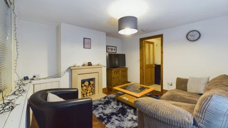 2 bedroom semi-detached house to rent - Photo 2