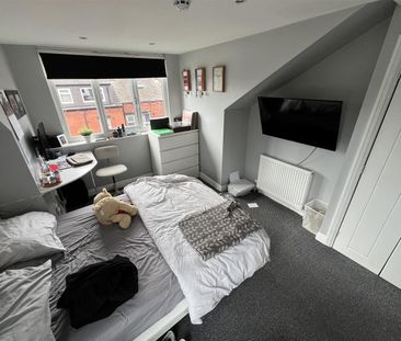 4 bedroom apartment to rent - Photo 2