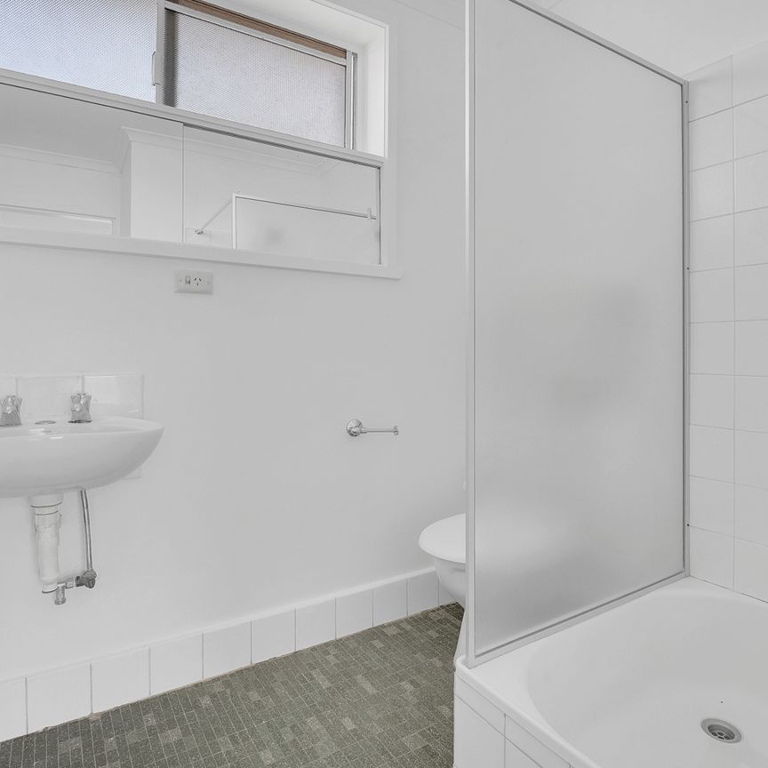 8/172 Rathmines Street, Fairfield VIC 3078 - Apartment For Rent | Domain - Photo 1