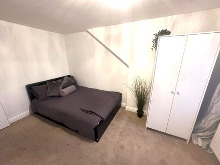 Luxury Co-Living- Double Ensuite Room - Photo 3