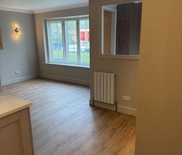2 Bed Flat, Stonegate Road, LS17 - Photo 1
