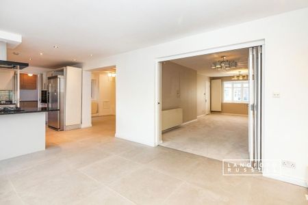 4 bedroom detached house to rent - Photo 2