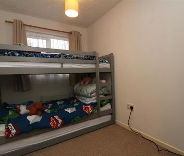 2 bedroom end of terrace house to rent - Photo 2