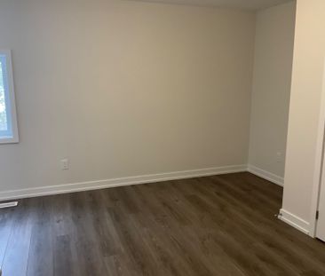 For Lease - 124 Squire Drive Unit# B, Ajax, Ontario - Photo 2